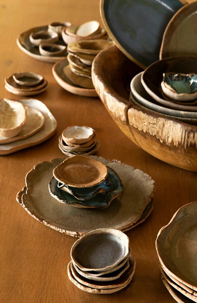 可操作的立面为 mf+arquitetos 设计的这座混凝土住宅带来了轻盈感和多孔性