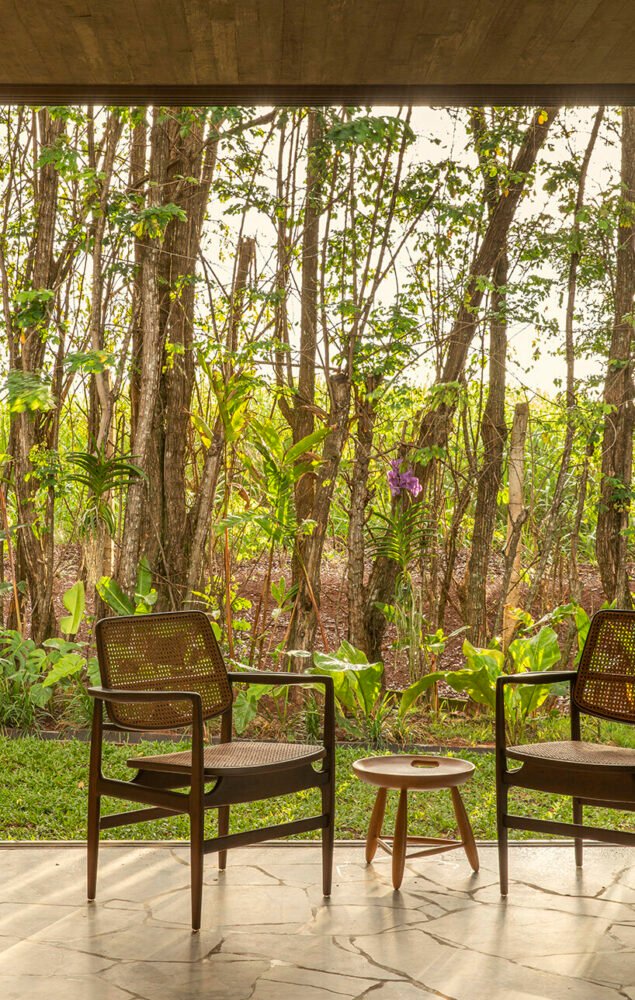 可操作的立面为 mf+arquitetos 设计的这座混凝土住宅带来了轻盈感和多孔性