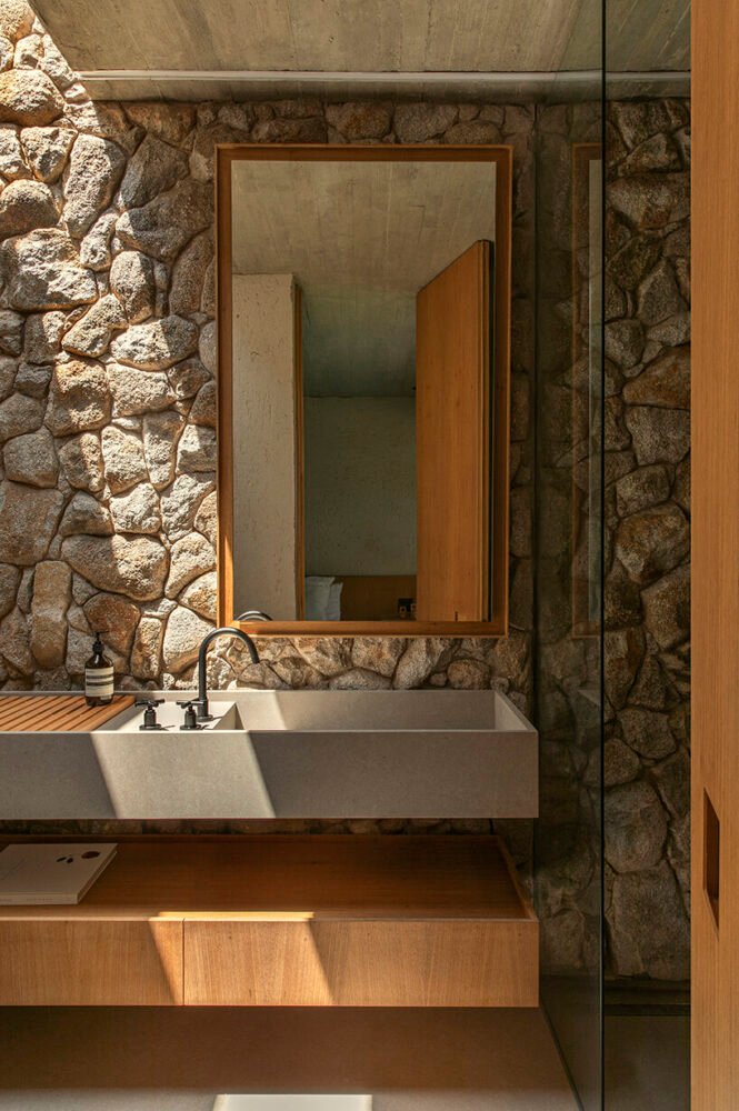 可操作的立面为 mf+arquitetos 设计的这座混凝土住宅带来了轻盈感和多孔性