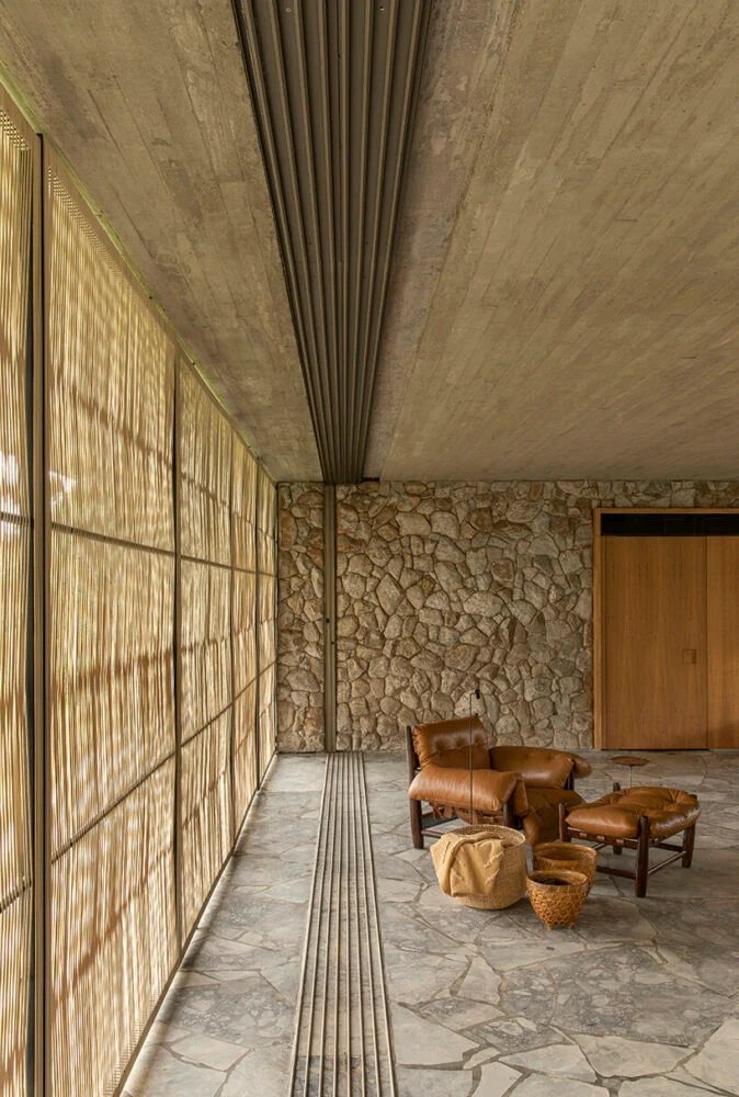 可操作的立面为 mf+arquitetos 设计的这座混凝土住宅带来了轻盈感和多孔性