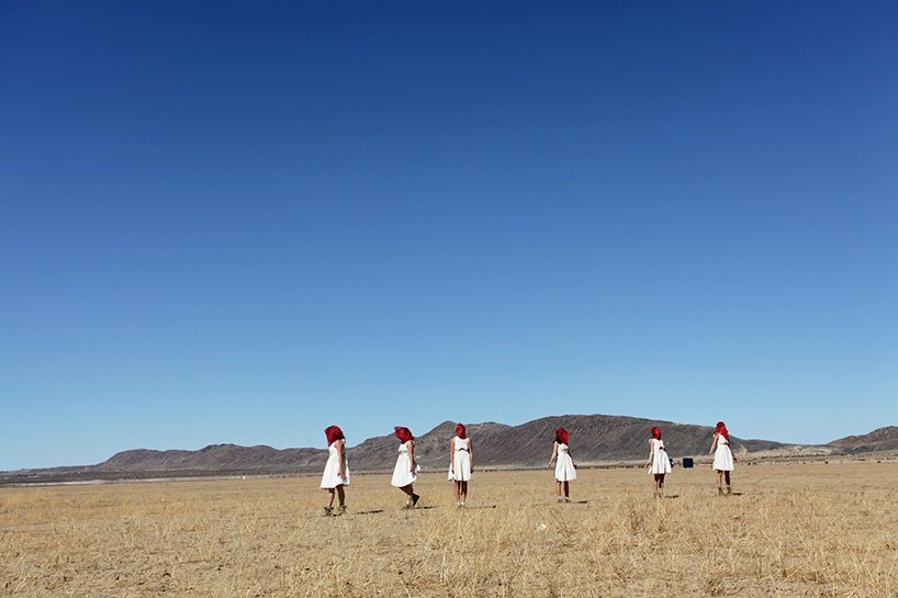 挖掘大地艺术的过去、现在和未来——在巨大的自然景观中进行的运动 挖掘大地艺术的过去、现在和未来——在巨大的自然景观中进行的运动