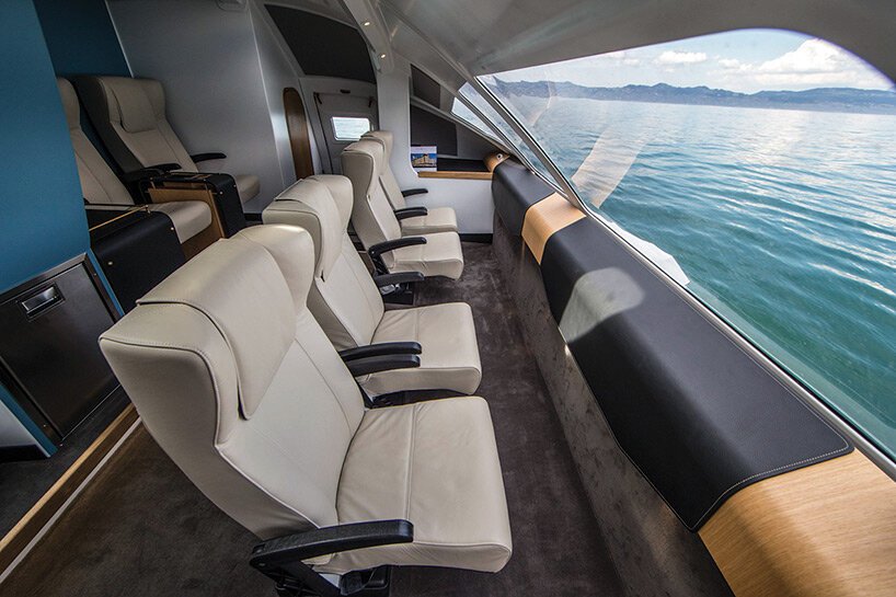 “lili”气动船以 100 公里 / 小时的速度在水面上飞行 “lili”气动船以 100 公里 / 小时的速度在水面上飞行