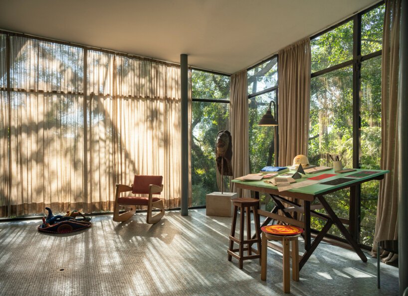 Bottega veneta 向 Lina Bo Bardi 及其遗产以及 casa de vidro 内的巴西文化致敬 Bottega veneta 向 Lina Bo Bardi 及其遗产以及 casa de vidro 内的巴西文化致敬