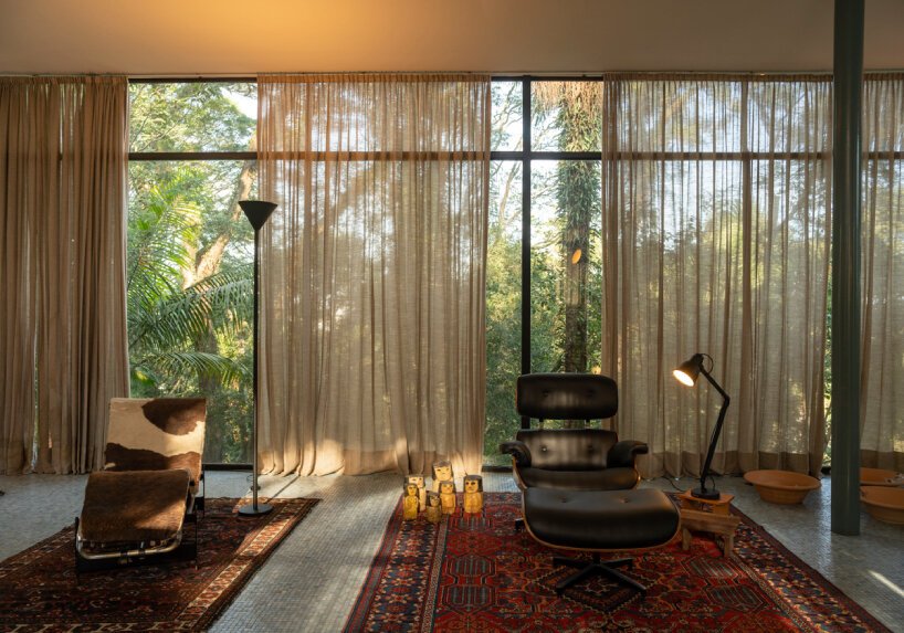 Bottega veneta 向 Lina Bo Bardi 及其遗产以及 casa de vidro 内的巴西文化致敬 Bottega veneta 向 Lina Bo Bardi 及其遗产以及 casa de vidro 内的巴西文化致敬