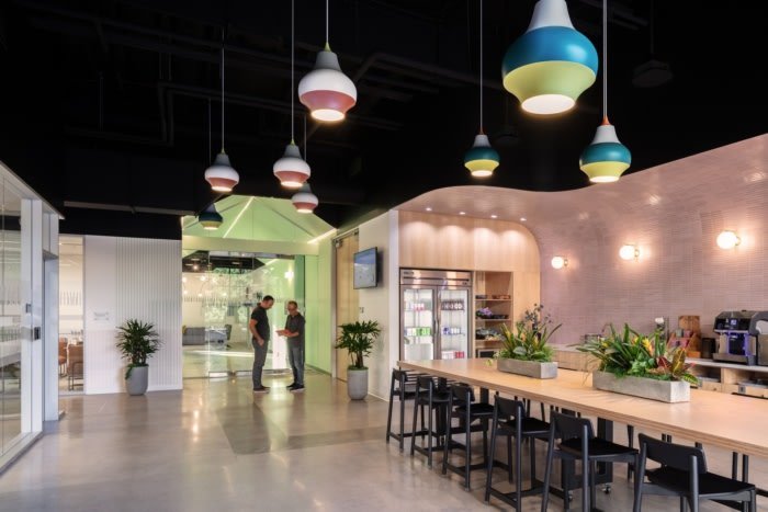 LinkedIn 生产中心 - 桑尼维尔