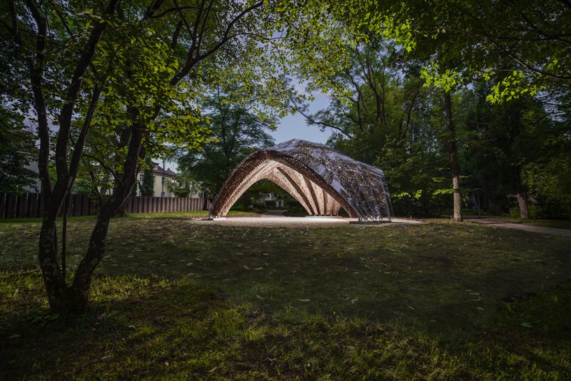 机器人缠绕的亚麻纤维在德国弗莱堡建造了一个“仿生”展馆