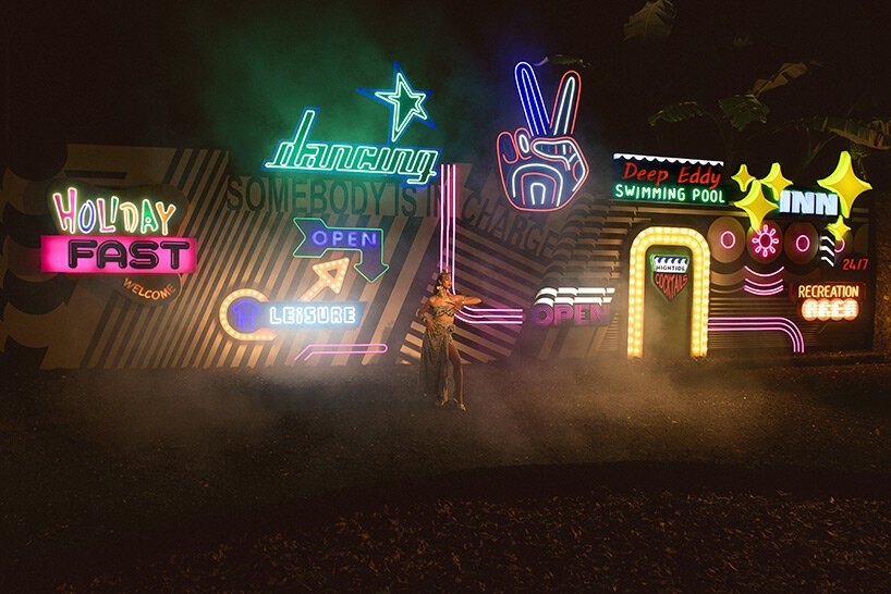 迷失的林登伯格宾客集体将高架树屋景观融入茂密的巴厘岛丛林