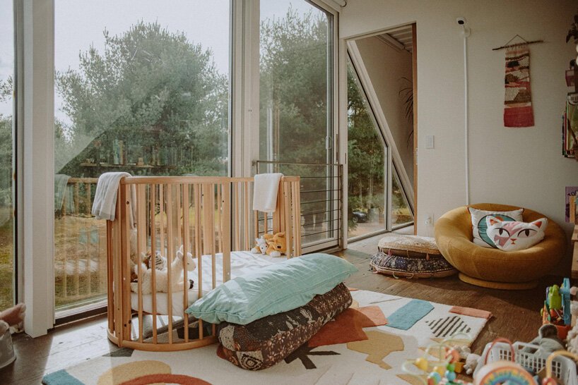 LOT-E​​K 将六个集装箱组合成纽约的家庭住宅