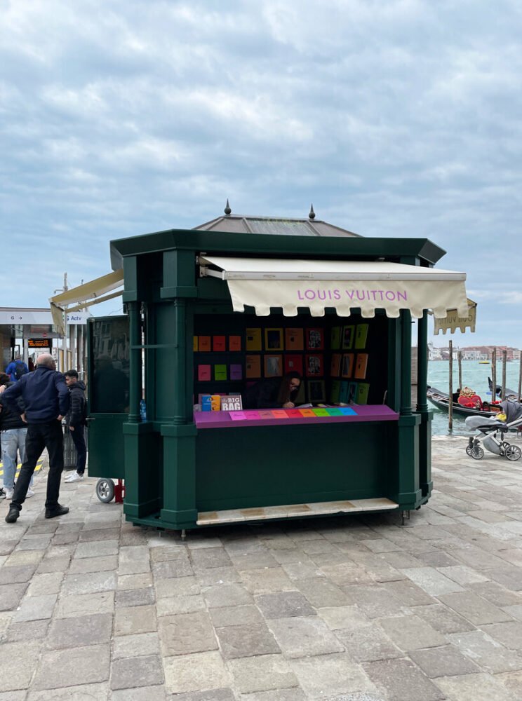 路易威登在双年展期间接管威尼斯历史悠久的新闻亭