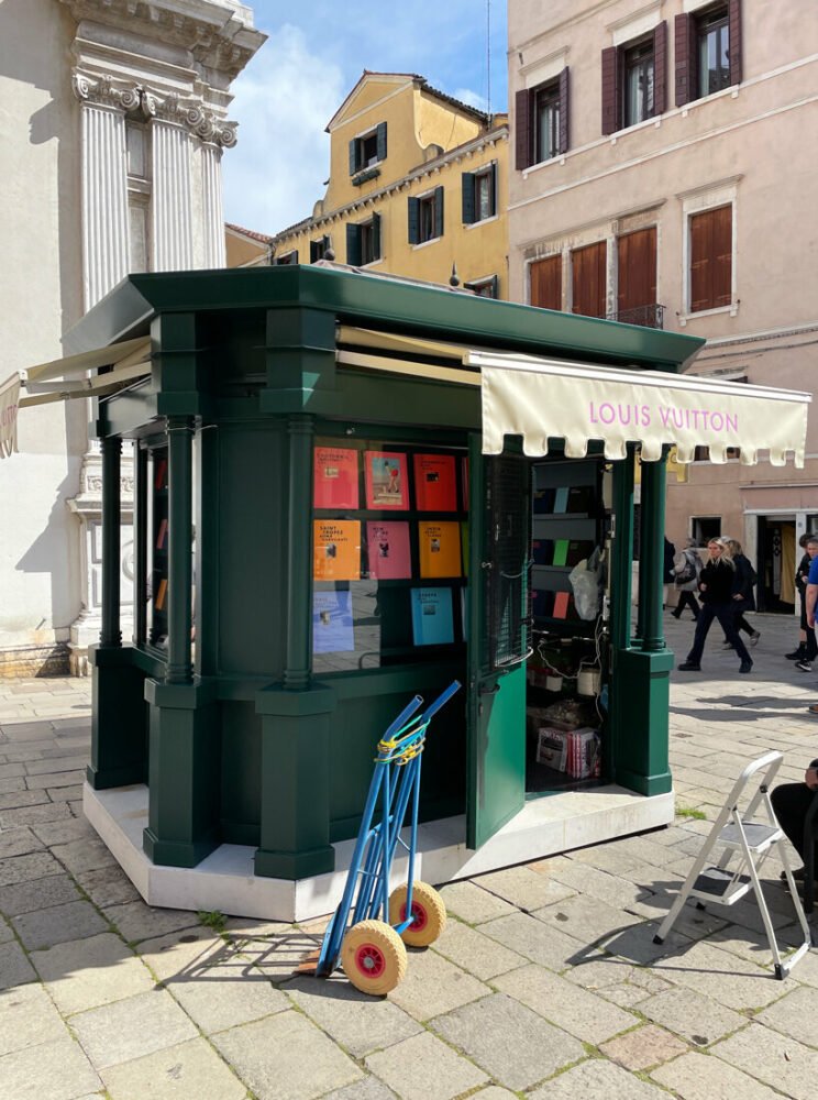 路易威登在双年展期间接管威尼斯历史悠久的新闻亭