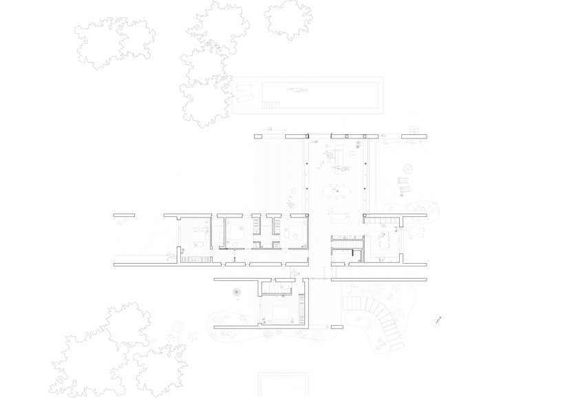 一座粉红色的“情人之家”坐落在马略卡岛崎岖的风景中