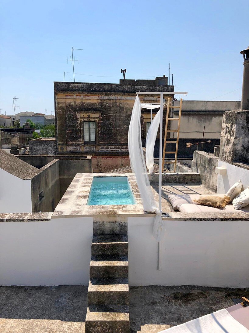 acqua di puglia 在意大利南部的“maison salentina”改造中增加了屋顶游泳池 acqua di puglia 在意大利南部的“maison salentina”改造中增加了屋顶游泳池