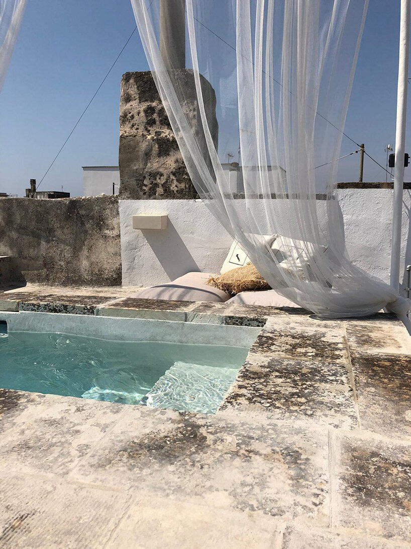 acqua di puglia 在意大利南部的“maison salentina”改造中增加了屋顶游泳池 acqua di puglia 在意大利南部的“maison salentina”改造中增加了屋顶游泳池