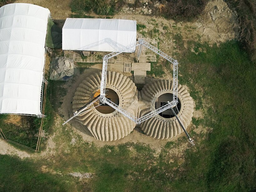 由 mario cucinella 建筑事务所 + WASP 设计的 3D 打印住宅 TECLA 在意大利成型