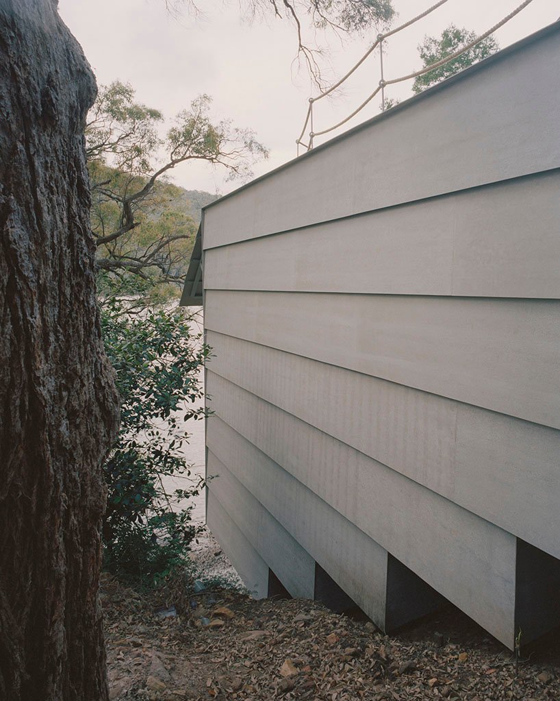 利奥波德·班奇尼 (leopold banchini) 位于澳大利亚的离网小屋由改造后的电线杆制成