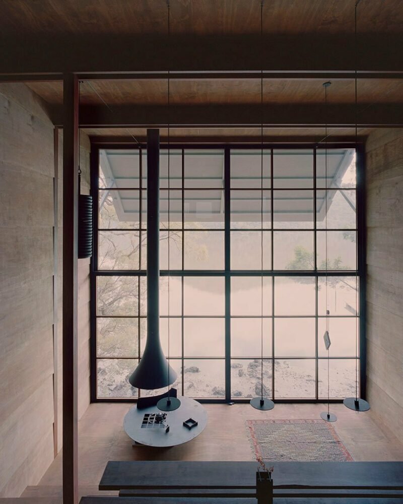 利奥波德·班奇尼 (leopold banchini) 位于澳大利亚的离网小屋由改造后的电线杆制成