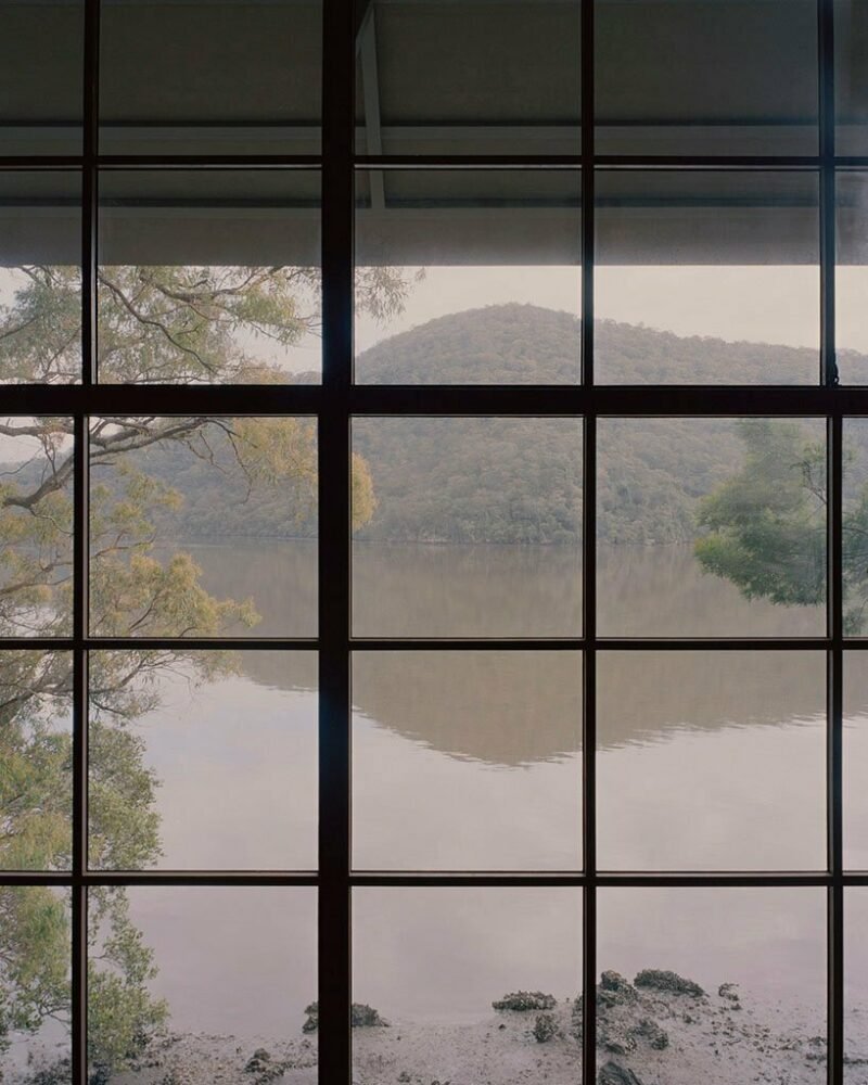 利奥波德·班奇尼 (leopold banchini) 位于澳大利亚的离网小屋由改造后的电线杆制成