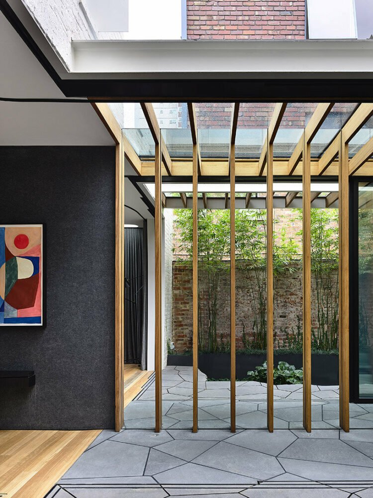 马特·吉布森建筑事务所翻新了墨尔本菲茨罗伊桥的历史建筑