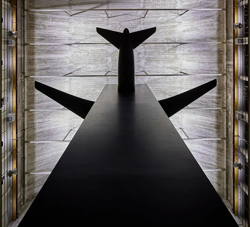 与毛里齐奥·卡特兰谈论他的“呼吸幽灵盲”节目 与毛里齐奥·卡特兰谈论他的“呼吸幽灵盲”节目