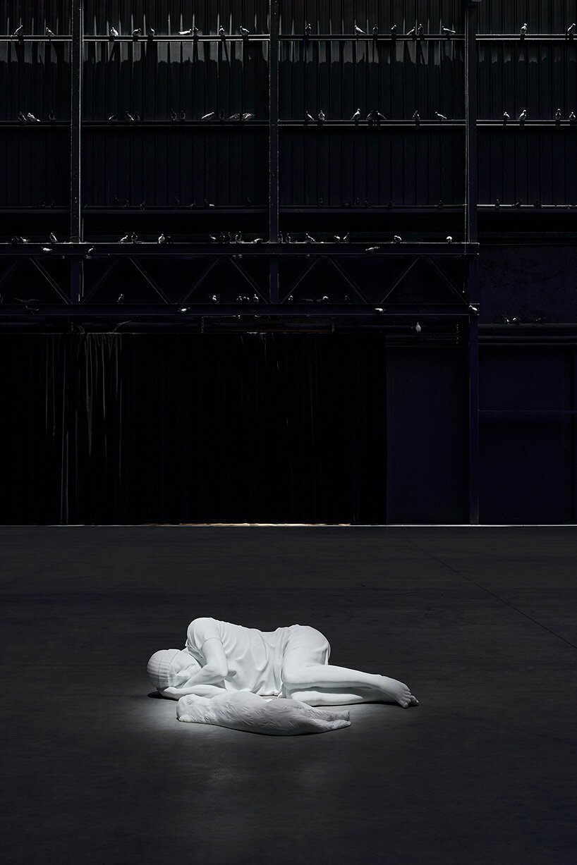 与毛里齐奥·卡特兰谈论他的“呼吸幽灵盲”节目 与毛里齐奥·卡特兰谈论他的“呼吸幽灵盲”节目