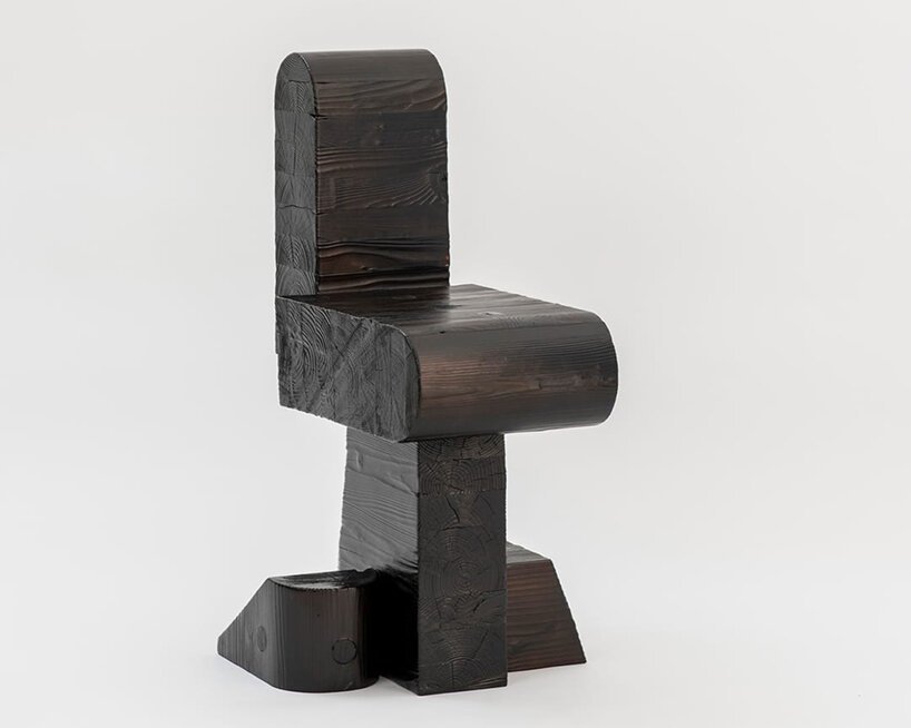 Max Lam 的“胶合木”椅子由柔软和粗糙的几何形状组合而成
