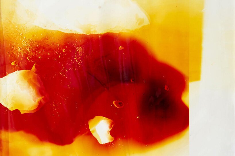 2022 年米兰设计周期间，DAAily 酒吧热闹非凡