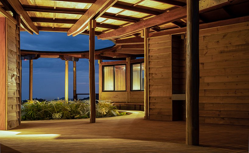 Metamoorfose 工作室在巴西乡村建成了一家圆木餐厅