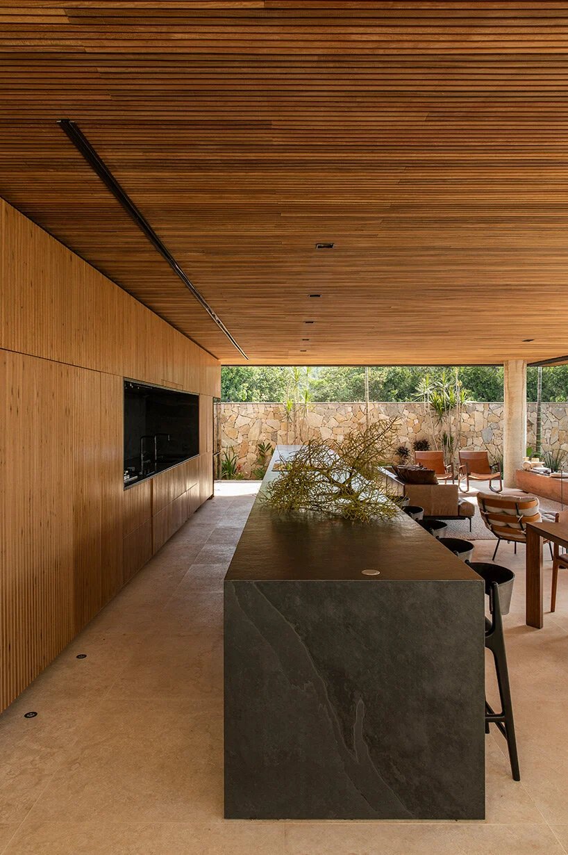 mf+arquitetos 将巴西的 Q04L63 住宅平均划分为共享空间和私人空间