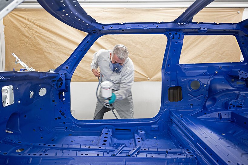 Paul Smith 设计了一款一次性 MINI STRIP 汽车,最大限度地减少材料使用 Paul Smith 设计了一款一次性 MINI STRIP 汽车,最大限度地减少材料使用