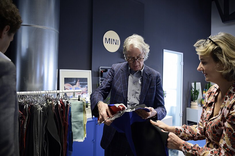 Paul Smith 设计了一款一次性 MINI STRIP 汽车,最大限度地减少材料使用 Paul Smith 设计了一款一次性 MINI STRIP 汽车,最大限度地减少材料使用