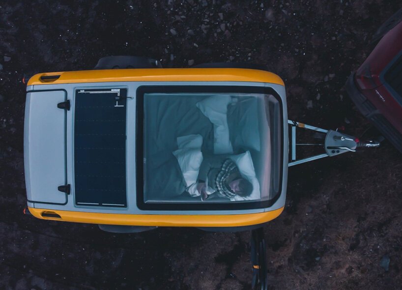 水貂是一种小小的泪滴露营车,提供温暖的茧 水貂是一种小小的泪滴露营车,提供温暖的茧