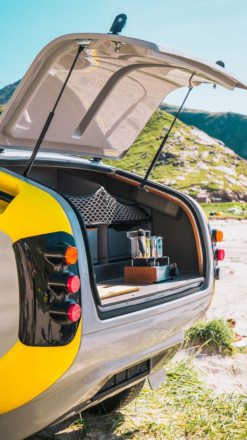 水貂是一种小小的泪滴露营车,提供温暖的茧 水貂是一种小小的泪滴露营车,提供温暖的茧