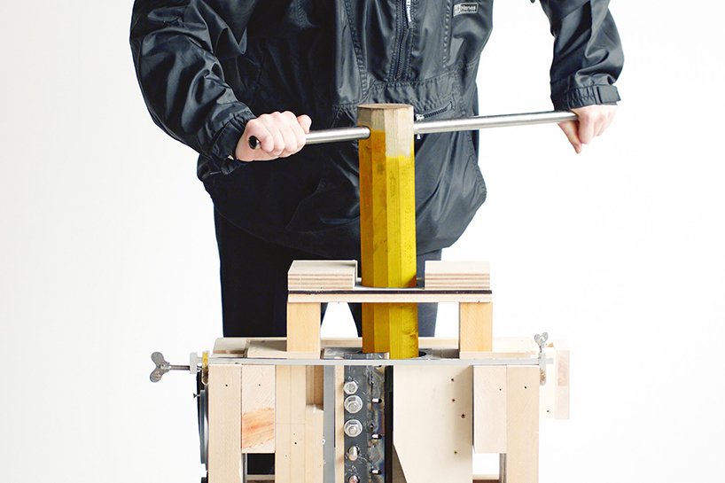 久米菜菜子使用巨型磨刀器将木屑变成吊灯