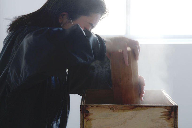 久米菜菜子使用巨型磨刀器将木屑变成吊灯