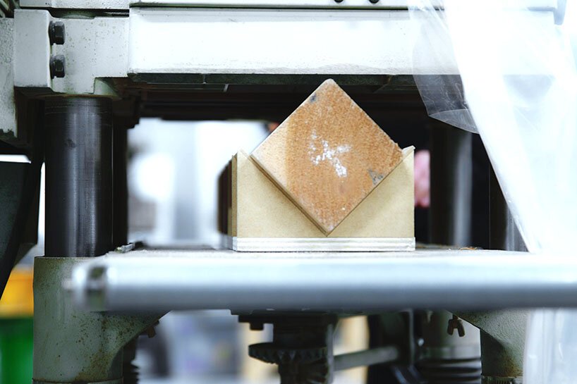 久米菜菜子使用巨型磨刀器将木屑变成吊灯