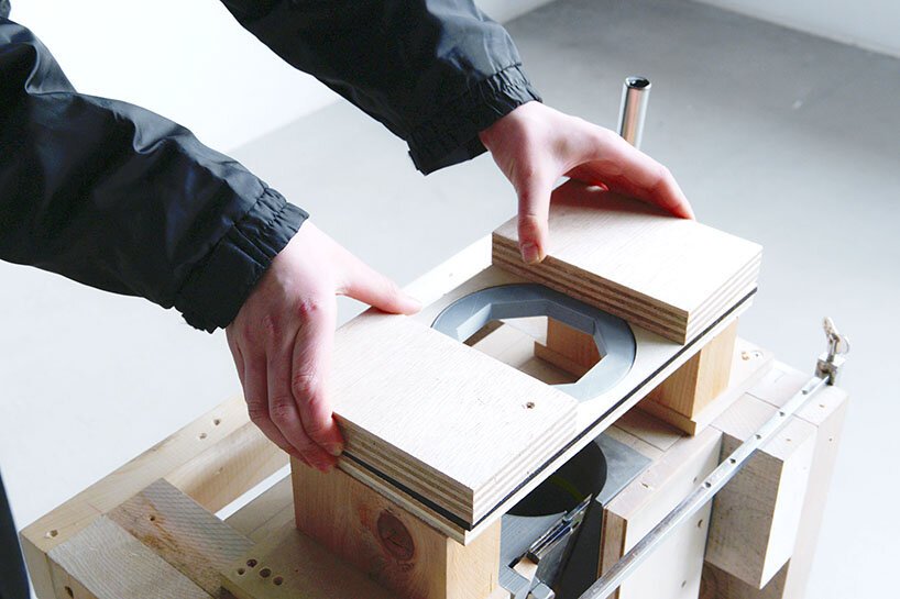 久米菜菜子使用巨型磨刀器将木屑变成吊灯