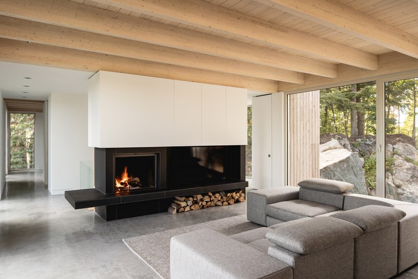 娜塔莉·迪翁建筑将木屋嵌入加拿大岩石森林中 娜塔莉·迪翁建筑将木屋嵌入加拿大岩石森林中