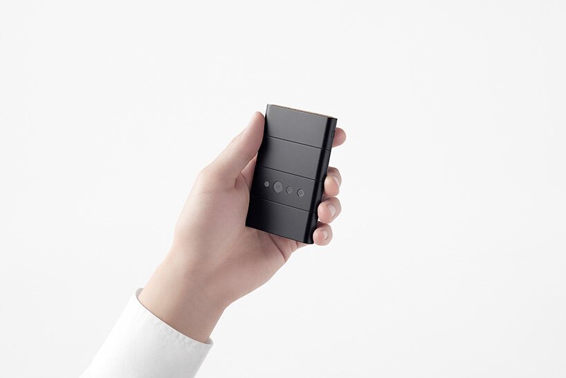 nendo 为 OPPO 推出一款信用卡大小的手机，可展开为三个屏幕