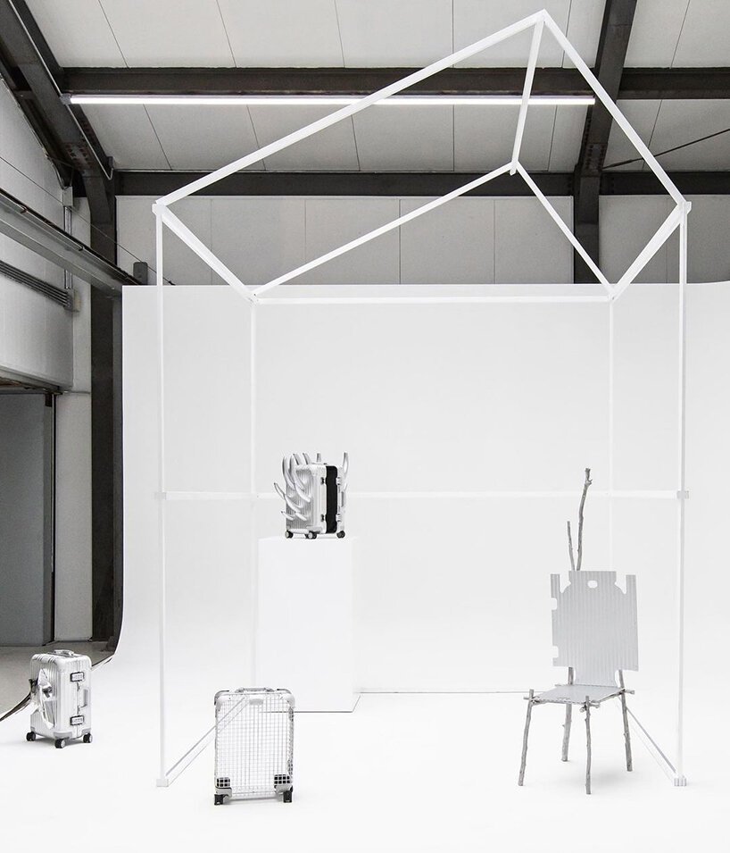 lee sisan 的银色椅子由 RIMOWA 的行李箱件 + 铸铝树枝制成