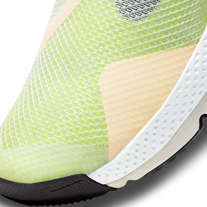 NIKE 推出 NIKE GO FlyEase,一款易于穿脱的无鞋带运动鞋 NIKE 推出 NIKE GO FlyEase,一款易于穿脱的无鞋带运动鞋