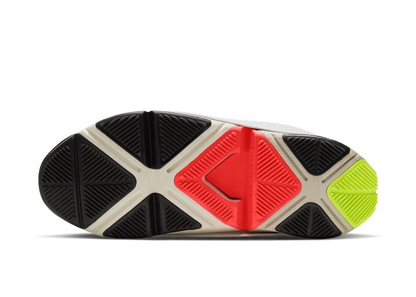 NIKE 推出 NIKE GO FlyEase,一款易于穿脱的无鞋带运动鞋 NIKE 推出 NIKE GO FlyEase,一款易于穿脱的无鞋带运动鞋