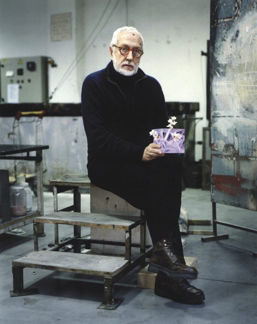 安德里亚·布兰齐 (Andrea Branzi) 在米兰 Nilufar Depot 欣赏他的图腾雕塑