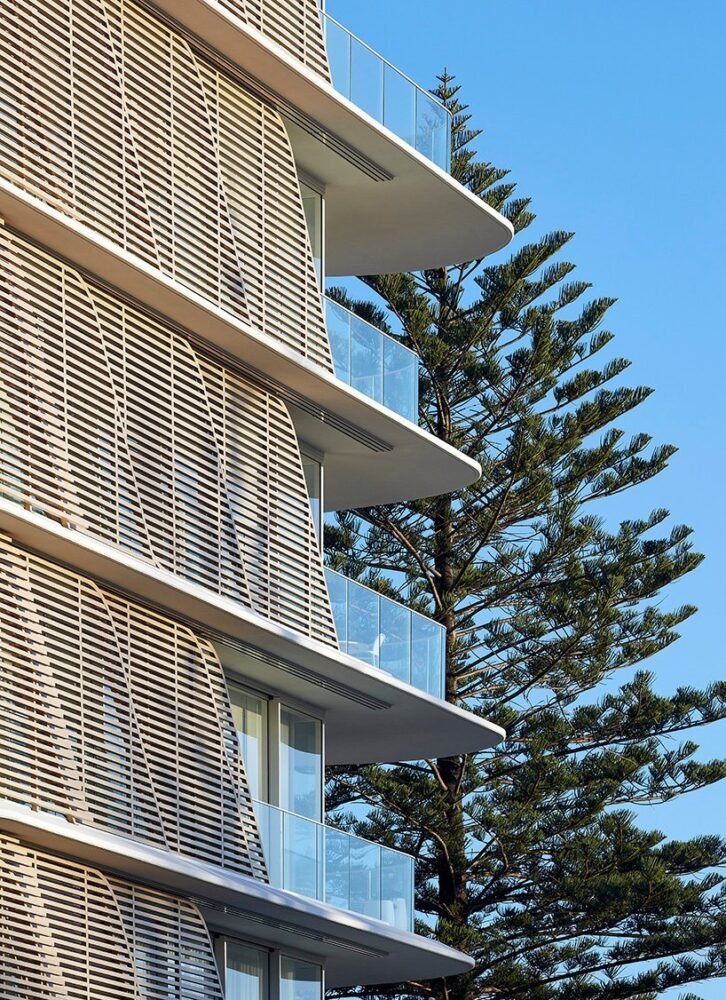 koichi takada architects builds‘norfolk’as an arrangement of overlapping undulating slabs