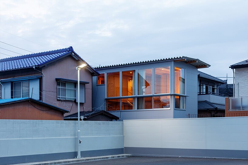 诺里建筑师为丰田最小的房子设计了钢网立面