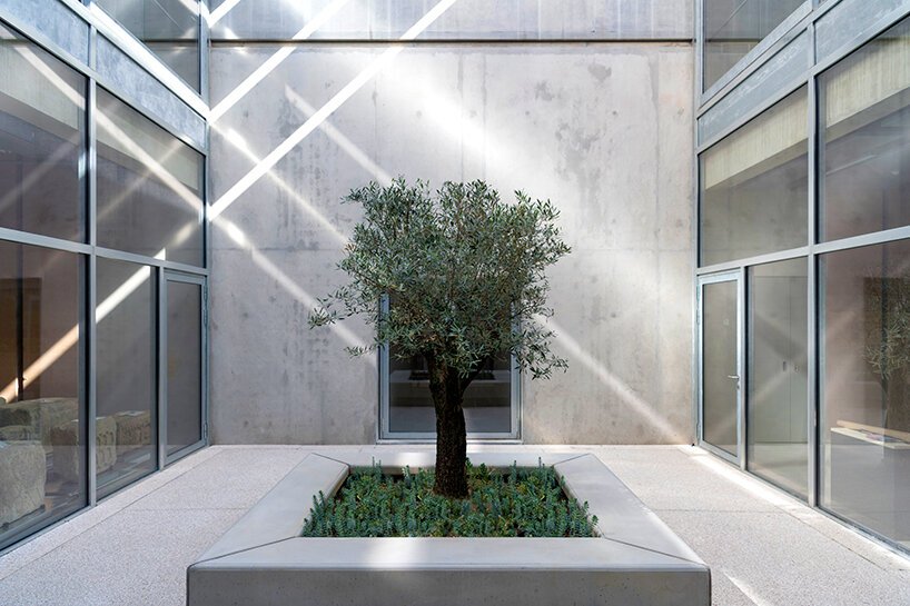 foster + partners opens narbo via, an archeological museum of layered stone