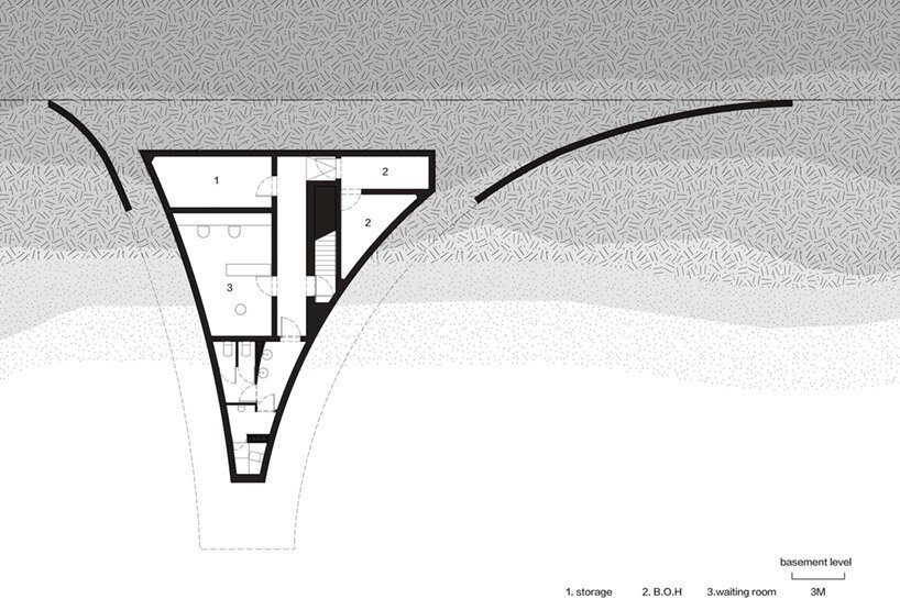 这座由 o -office 设计的教堂就像金亭湾上空漂浮的光柱一样出现