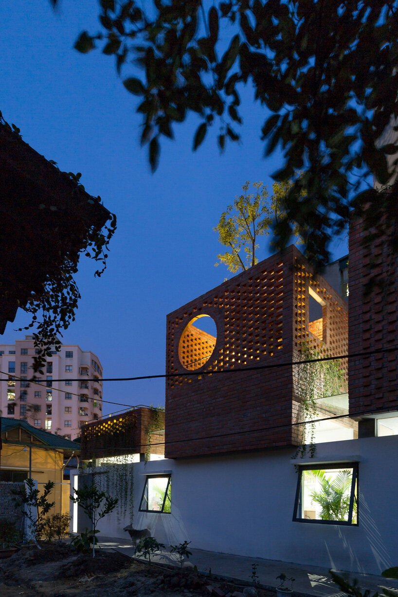 ODDO 建筑事务所将圆窗融入河内 VH 住宅的砖砌外墙