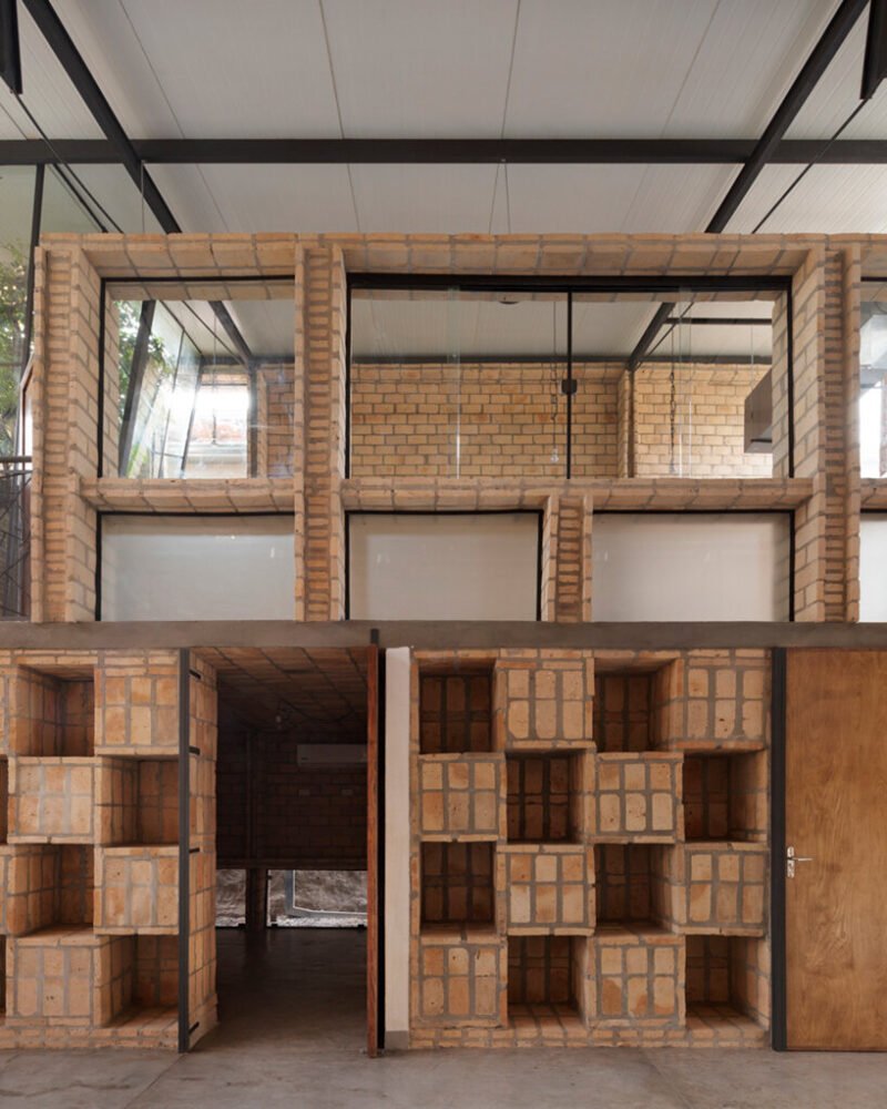 mínimo común arquitectura wraps its nordeste workspace with experimental brickwork