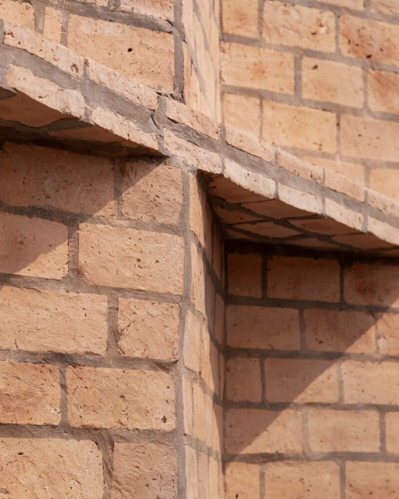 mínimo común arquitectura wraps its nordeste workspace with experimental brickwork