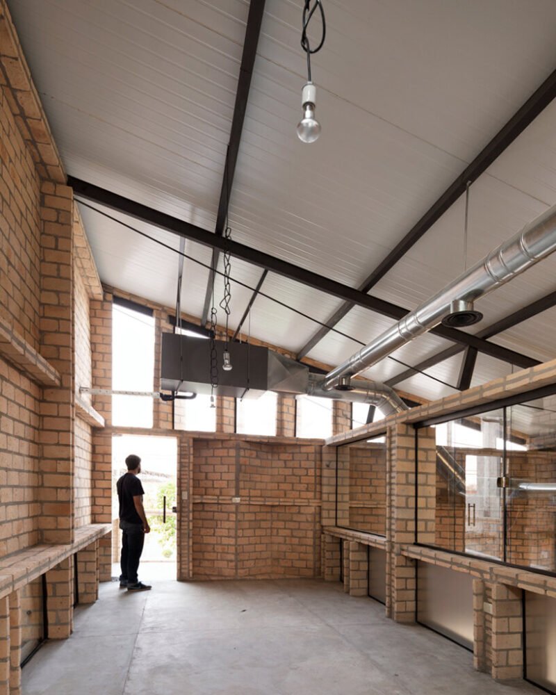 mínimo común arquitectura wraps its nordeste workspace with experimental brickwork
